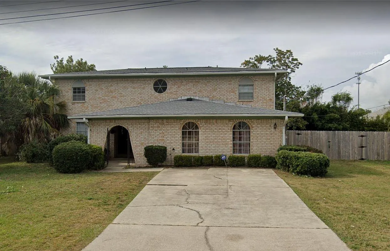 5 bed, 2737 sqft, $2,600 — Photo 1