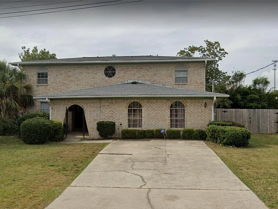 1253 Redwood Ln