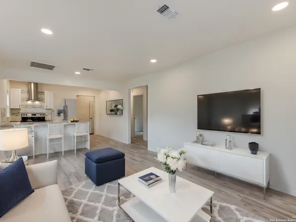 1923 Dawson, San Antonio, TX 78202