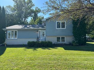 317 13th Ave SE, Devils Lake, ND 58301