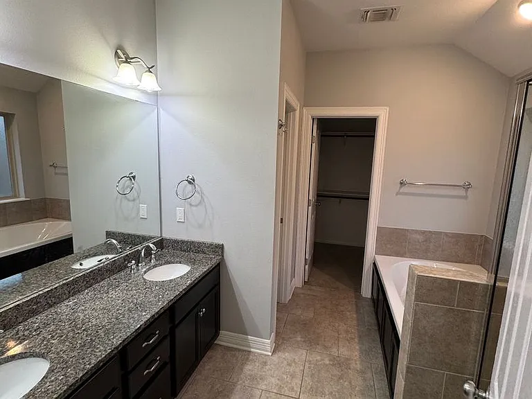 328 N Hampton St — Photo 20