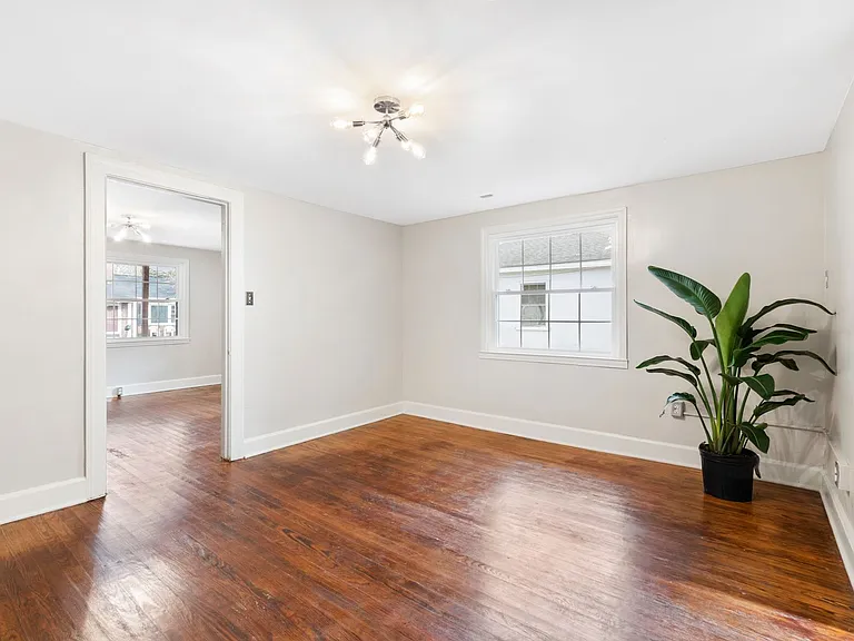 1105 SW Sauls St — Photo 8