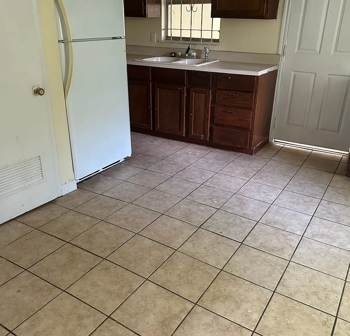 4 bed, 1300 sqft, $1,220 — Photo 3