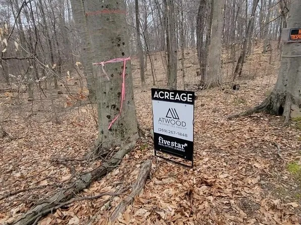 8572 Anchor Dr, Delton, MI 49046