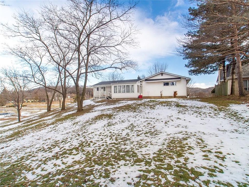 2nd image of 104 Oak Forest Dr