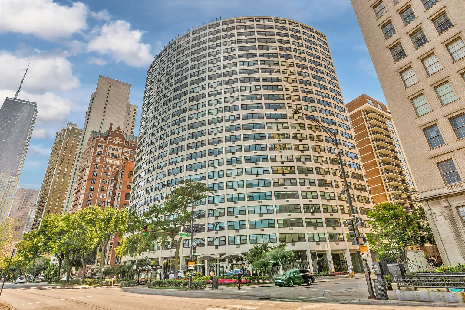 1150 N Lake Shore Dr APT 2D photo 1