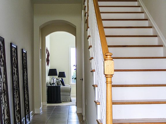 4th image of 400 Newbury Pl N