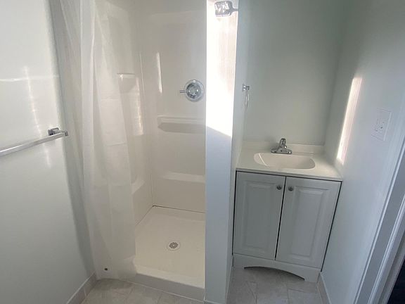 4th image of 382 Greenwich Ave