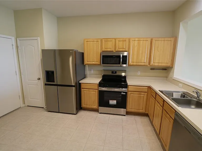 4866 Pond Ridge Dr — Photo 12