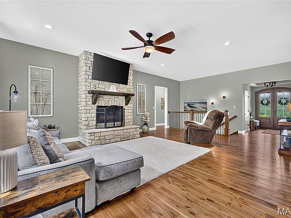4th image of 524 Stonewolf Creek Dr