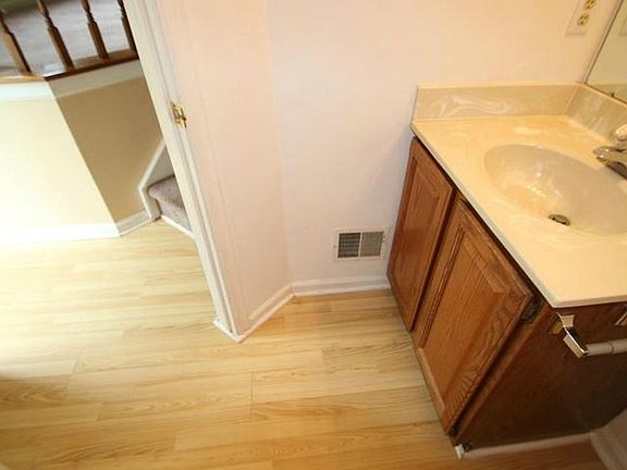 5th image of 308 Barksdale Pl