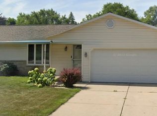 424 S Saint Bernard Dr, De Pere, WI 54115