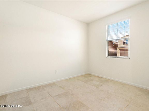 4th image of 844 W Calle Las Varitas