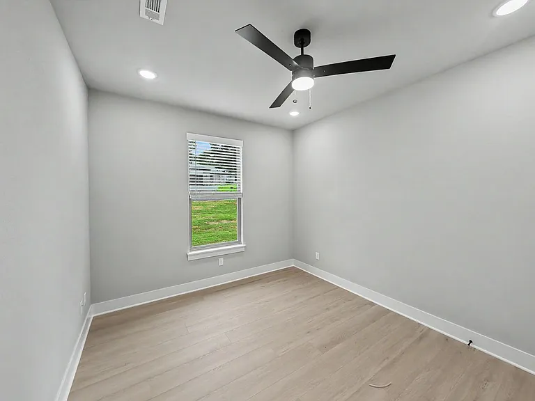 64 Islay Dr — Photo 17