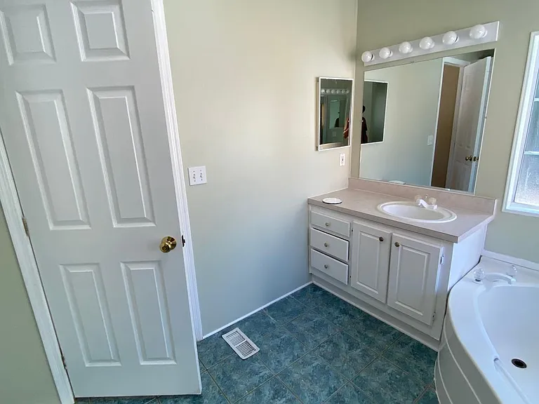 23 McCormick Rd — Photo 33
