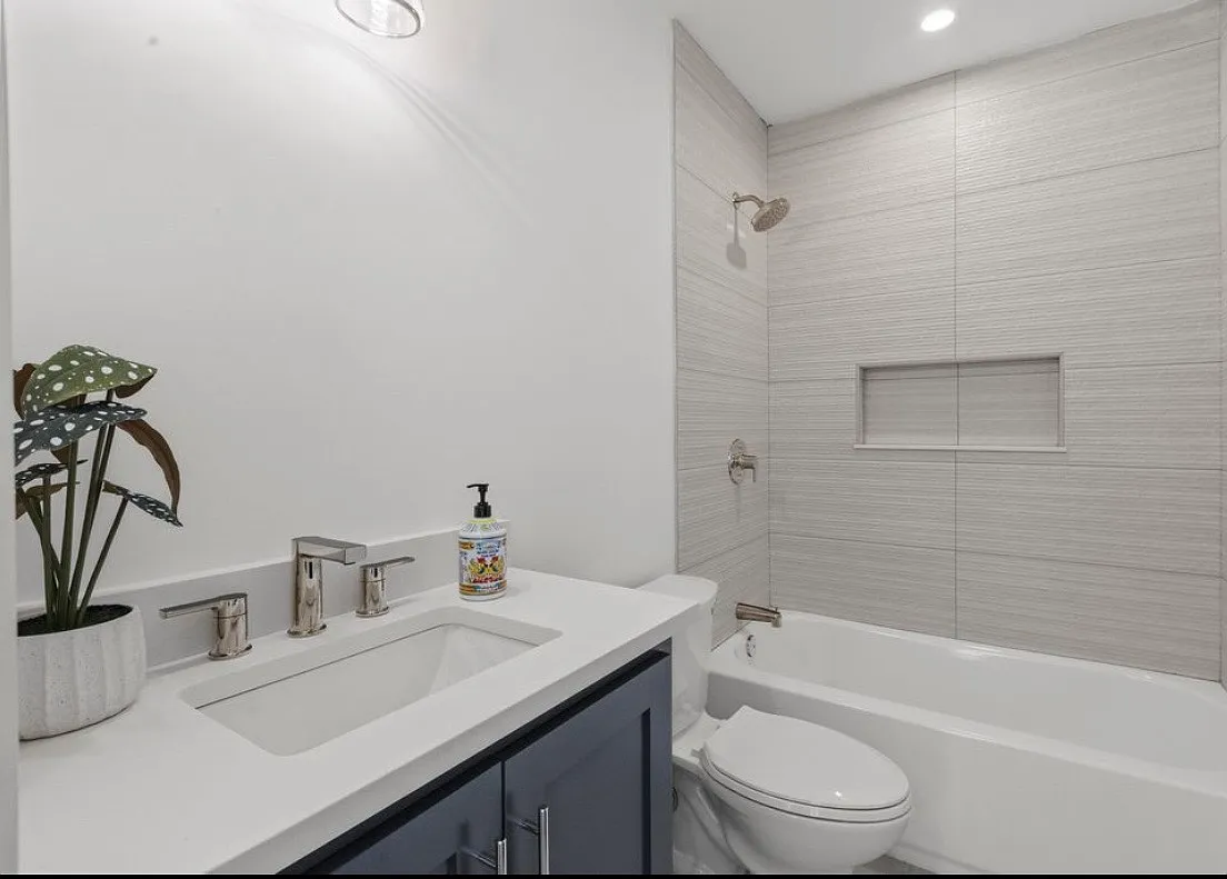 2 bed, 2.5 bath, 1300 sqft, $2,000 — Photo 3