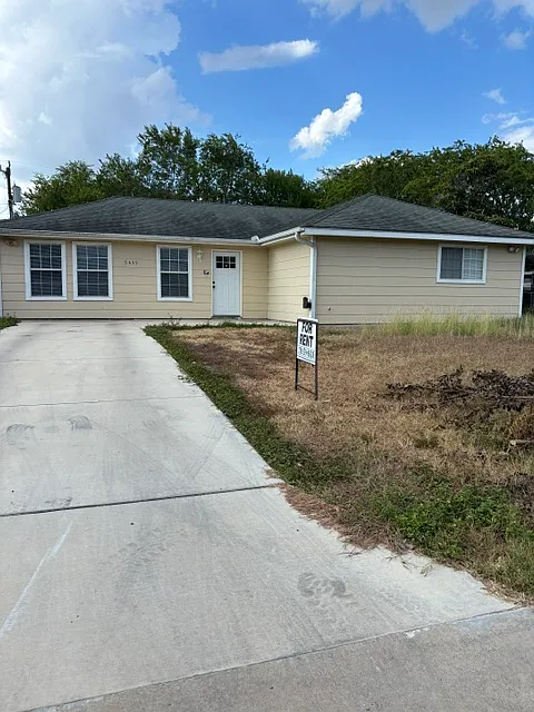 3 bed, 1320 sqft, $1,400 — Photo 1