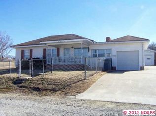 215 E Choctaw St, Henryetta, OK 74437