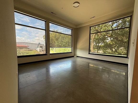 3rd image of 142 Paoli St #112