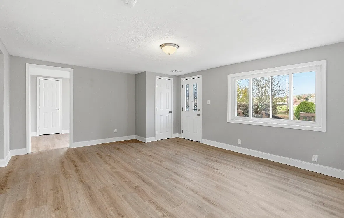 4 bed, 1876 sqft, $2,000 — Photo 3