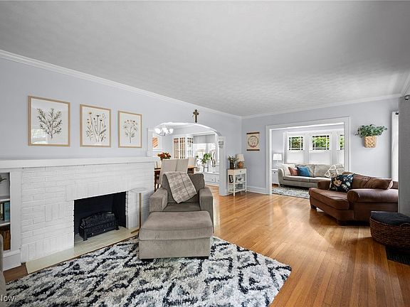 5th image of 3619 Rockport Ave