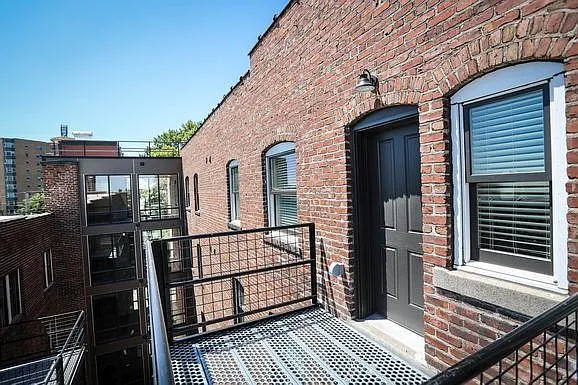 Flats on Howard — Photo 44