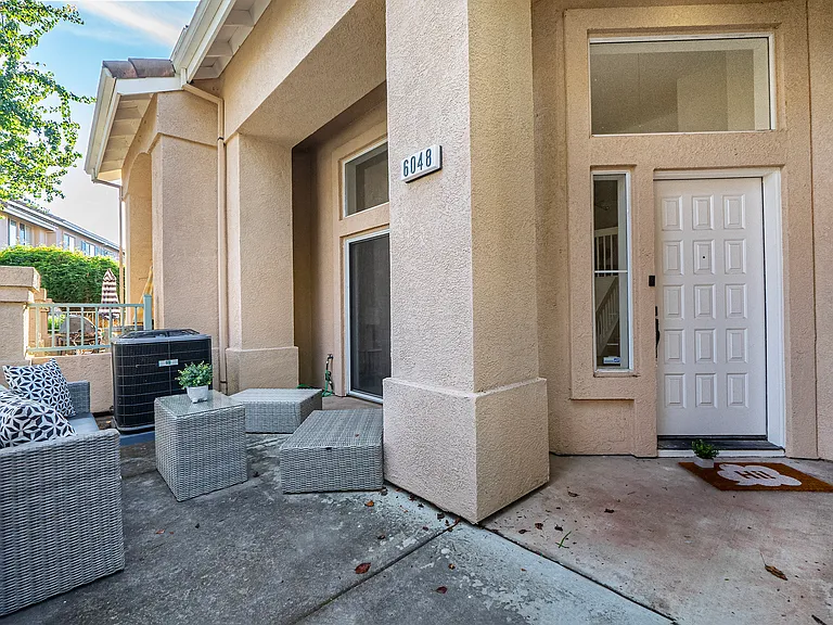 6048 Roma Ter — Photo 8