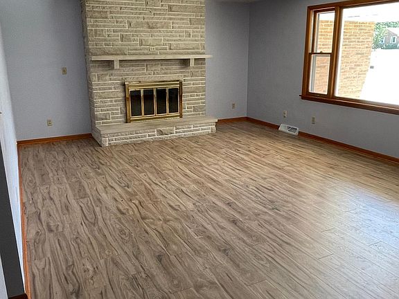 3rd image of 35 Northmoor Ct