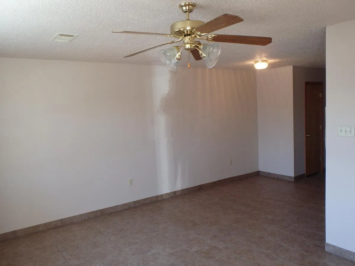 2 bed, 960 sqft, $800 — Photo 1