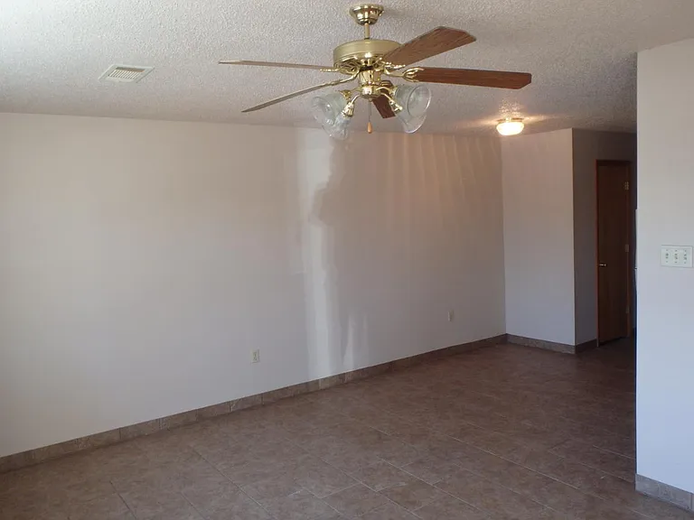 415 Helen St #B — Photo 1