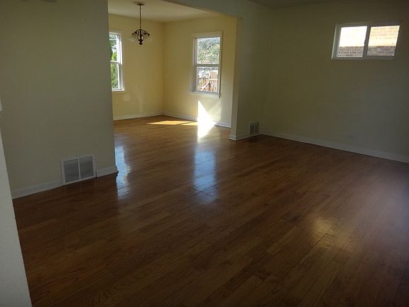 2nd image of 820 Suffolk Ave