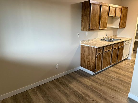 3rd image of 40 Cardinal Ave