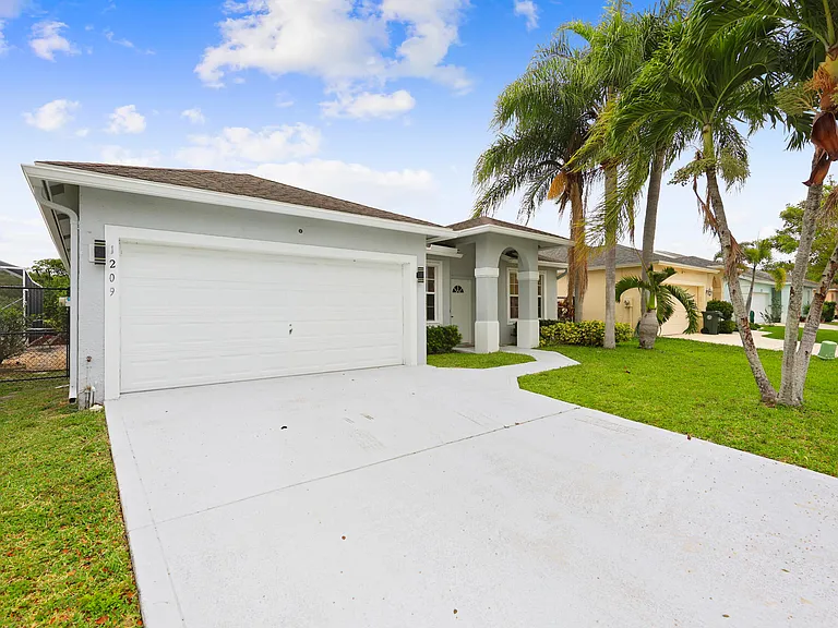 1209 Olympic Cir — Photo 2