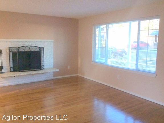 3rd image of 4401 S 300th St
