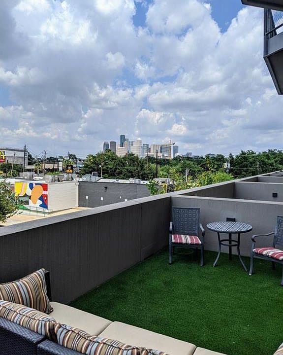 1st image of 3311 Yupon St APT 302
