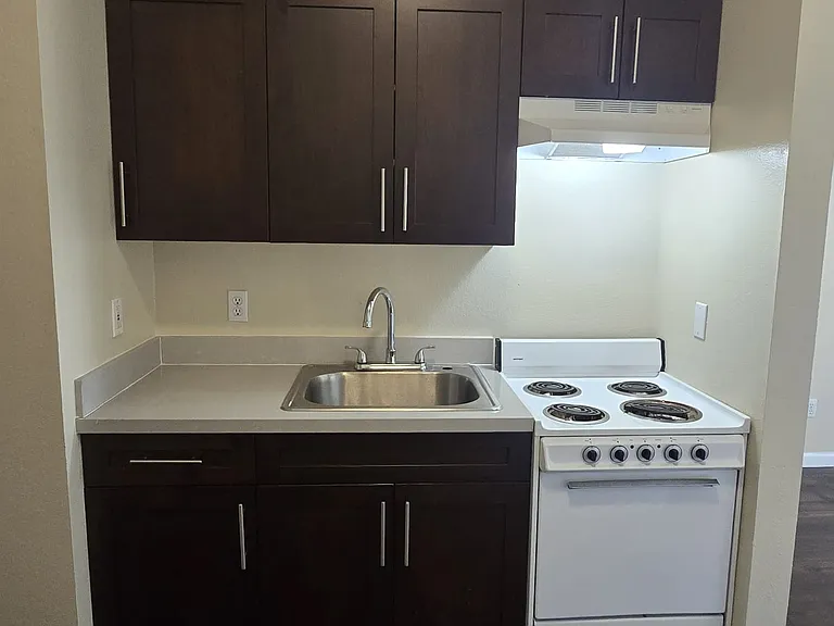 2070 University Avenue — Photo 32
