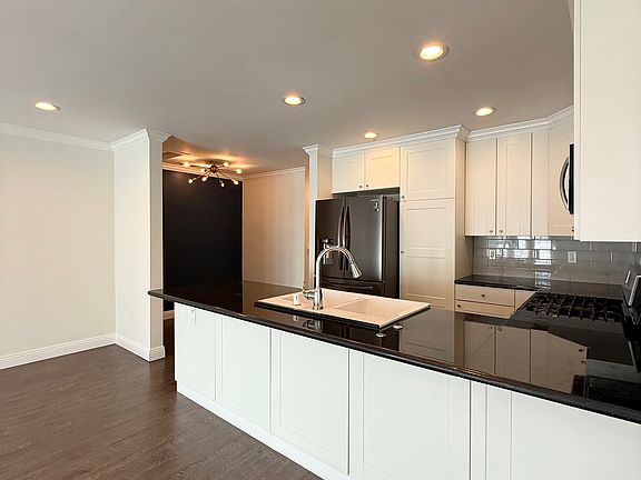 5th image of 4521 Maplewood Ave