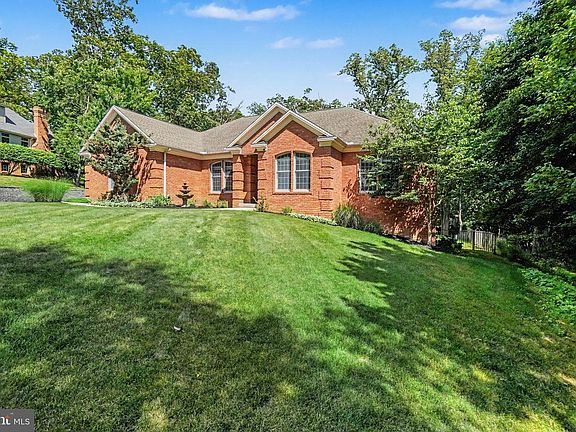 4th image of 4805 Mountain Rise Dr