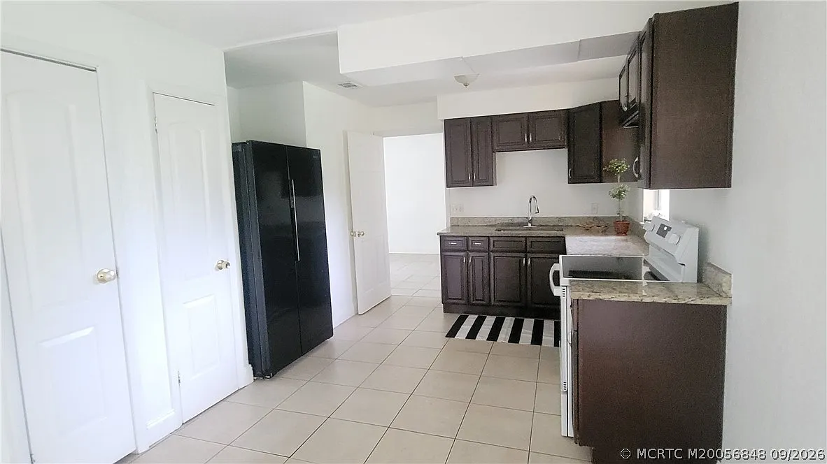 3 bed, 2.0 bath, 1635 sqft, $2,225 — Photo 2