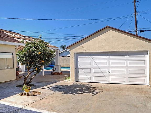 3rd image of 5035 Larry Ave
