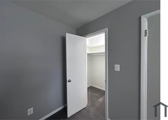 5th image of 3913 Parkview Ave #13