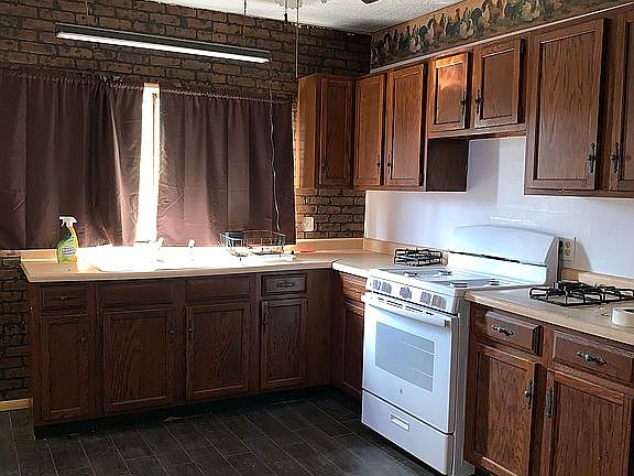 4th image of 408 Neal St