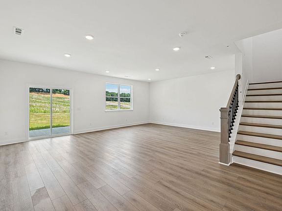 Cades Bluff - Macon Interior Image 4