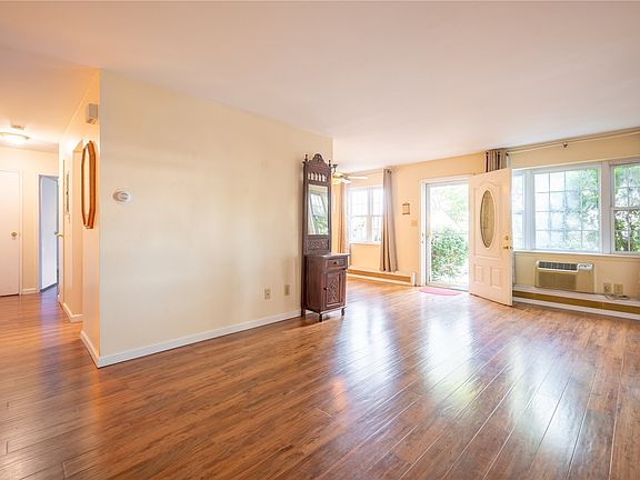 2nd image of 308 Towne House Vlg #308