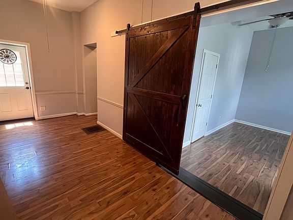 4th image of 120 E Oak St #1