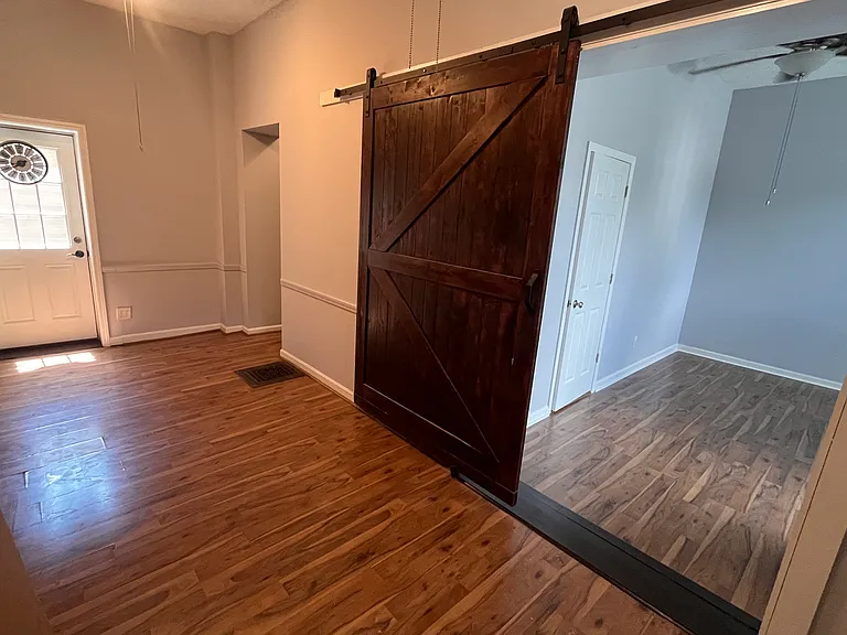 120 E Oak St #1 — Photo 4