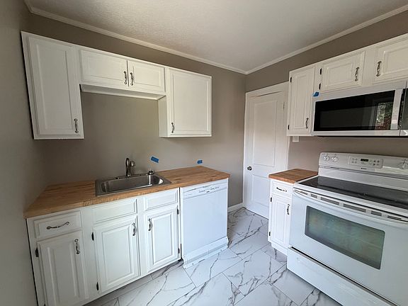 3rd image of 9224 Seneca Ln