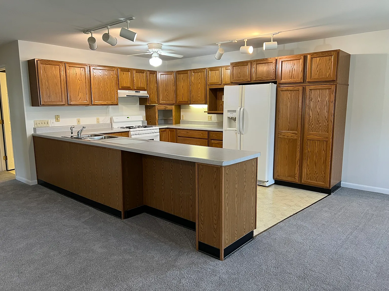 3 bed, 1638 sqft, $1,300 — Photo 4