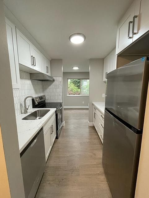 1st image of 2301 W Lynn St APT 201