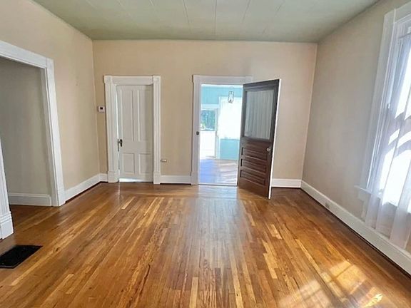 3rd image of 448 Ward Ave